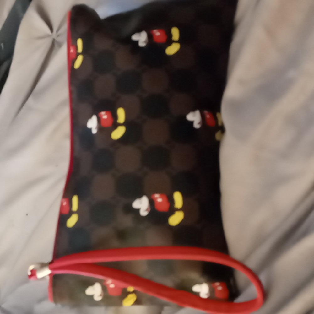 NEW MICKEY MOUSE WRISTLET ZIP TOP 10X6 JEWELRY SURPRISES INSIDE